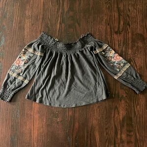 XS Gray Off-the-Shoulder American Eagle Shirt